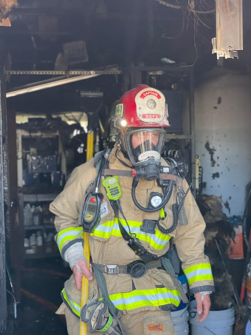 Ventura County firefighters tackled a blaze at a Simi Valley strip mall Saturday morning.