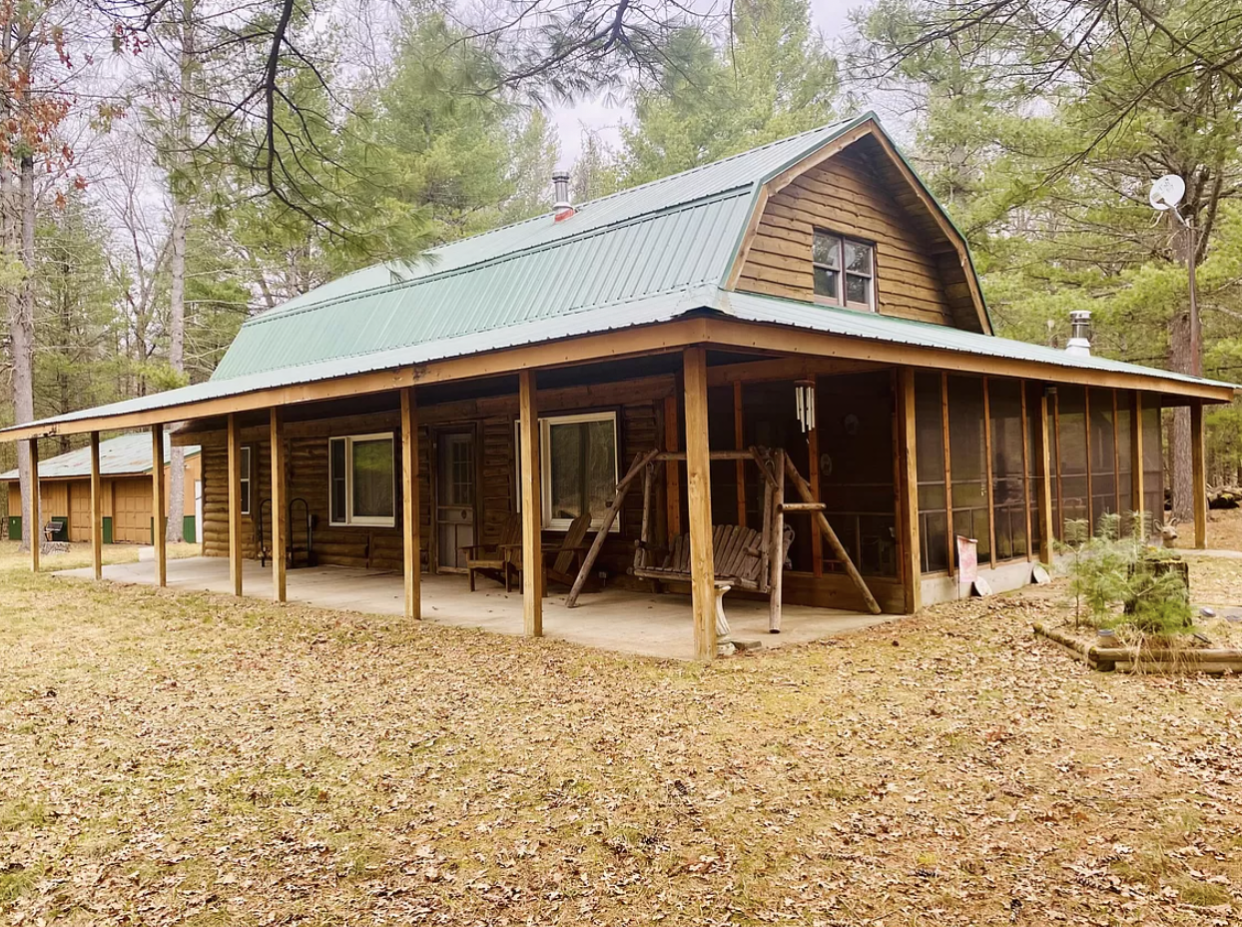 Michigan: The 3-Bedroom Log Cabin