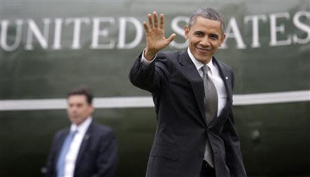 U.S. President Barack Obama waves to reporters as he returns from a daytrip in North Carolina, to the White House in Washington, February 13, 2013. REUTERS/Jonathan Ernst