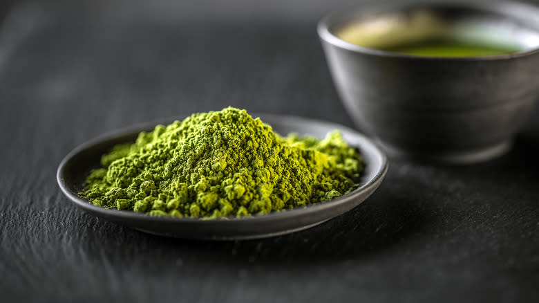 matcha powder on plate