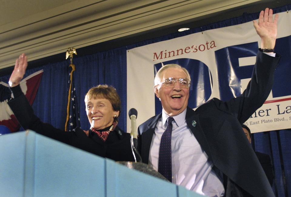 Democratic Senate candidate and former Vice President Walter Mondale and his wife Joan wave to supporters from the stage at his election night headquarters in St.Paul, Minnesota in this file photo taken November 5, 2002. Joan Mondale died on Monday at the age of 83, her family said in a statement. REUTERS/Scott Cohen/Files (UNITED STATES - Tags: POLITICS OBITUARY)