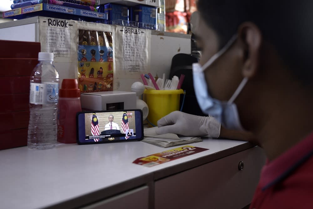 People watch a live telecast of Prime Minister Tan Sri Muhyiddin Yassin's speech June 5, 2020. ― Picture by Miera Zulyana