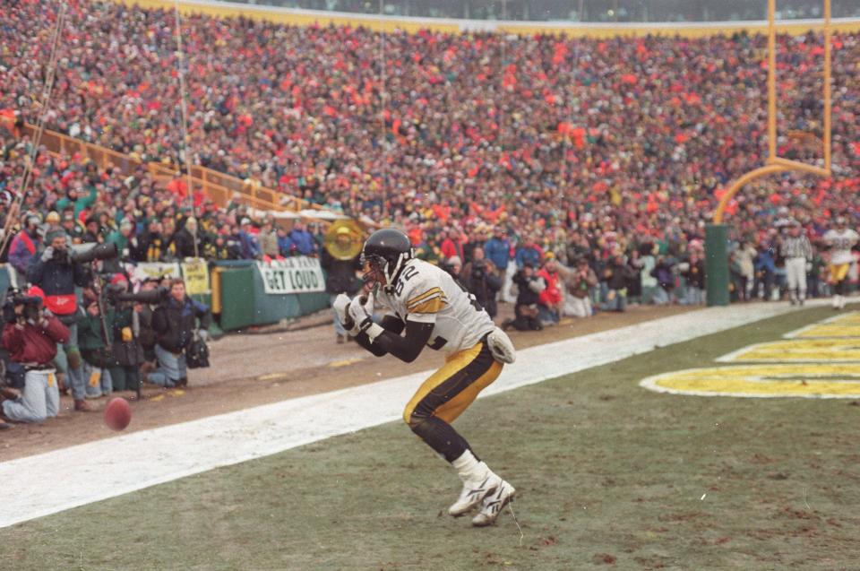 Pittsburgh Steelers receiver Yancey Thigpen drops a pass in the end zone at Lambeau Field that helped the Packers win the NFC Central title.