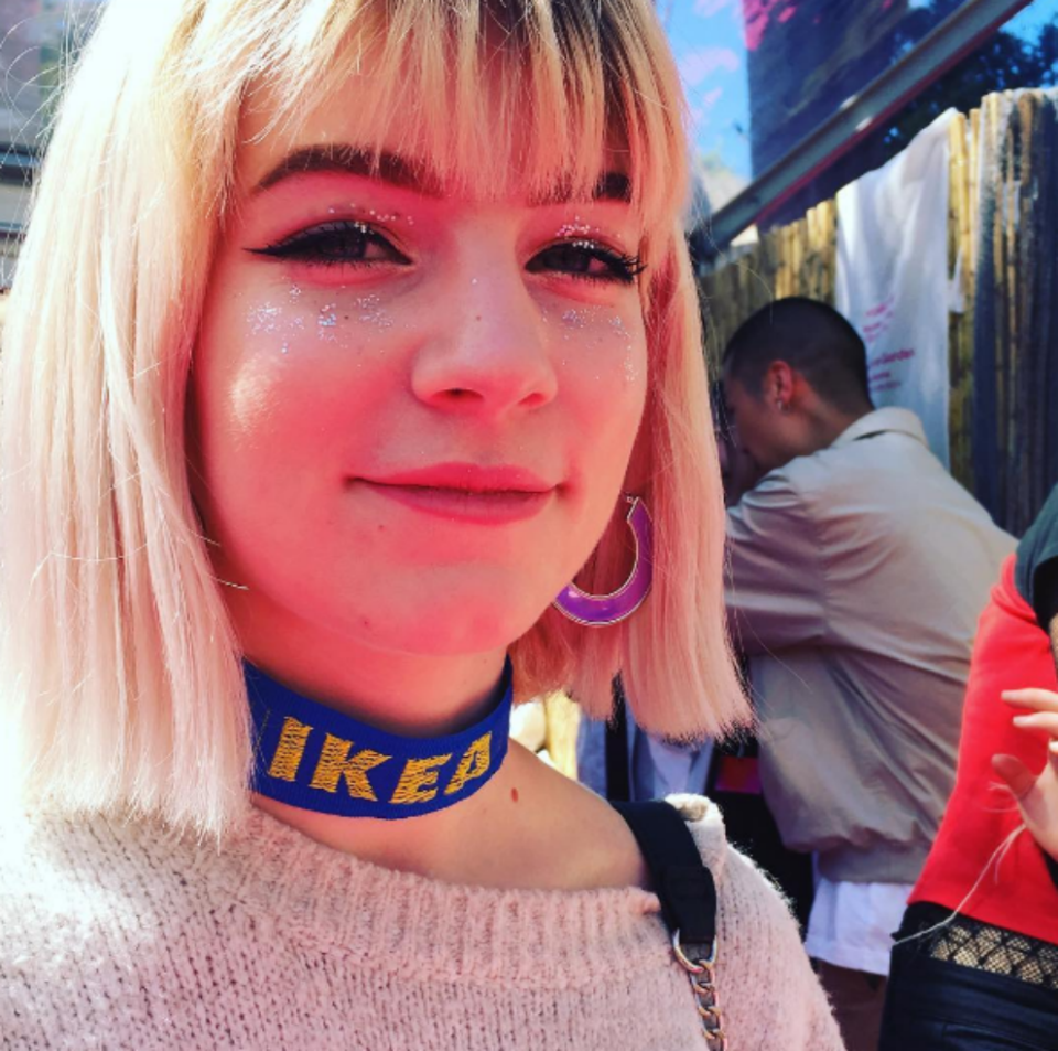 Los ‘chokers’ se volvieron a poner de moda el año pasado. ¿Te pondrías el de IKEA? (Foto: Instagram / @rhabarbarama).