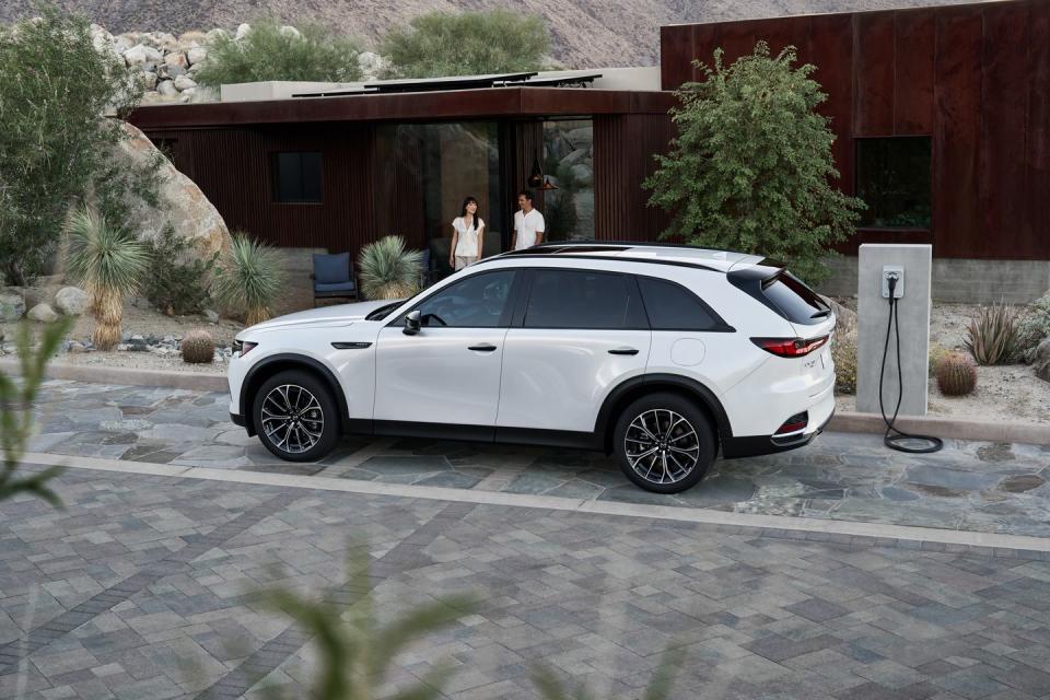 2025 mazda cx70 phev rear