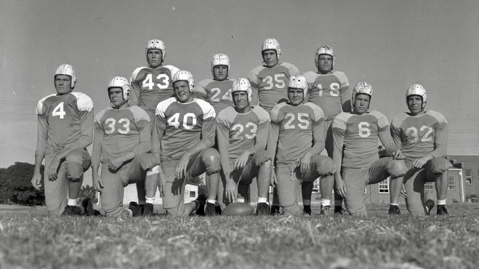 The Masonic Home Mighty Mites’ 1940 lineup, from left: (front row) Ray Coulter, Billy Joe Cagle, Dewitt Coulter, Curtis Robbins, Floyd Lewis, Cecil Moseley, and Leonard Roach; (back row), Hardy Brown, Clyde Roberts, C.D. Sealey, and Basel Smith.