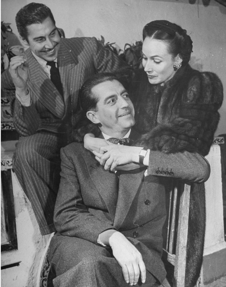 Emilio "El Indio" Fernández (izquierda), la actriz Dolores Del Río (derecha) y Agustin J. Fink's (centro) (Getty Images)