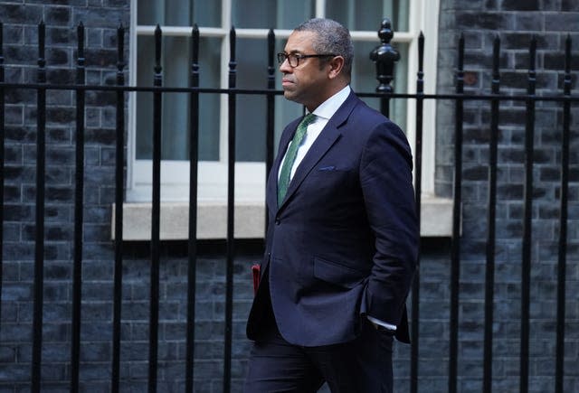 Außenminister James Cleverly verlässt die Downing Street