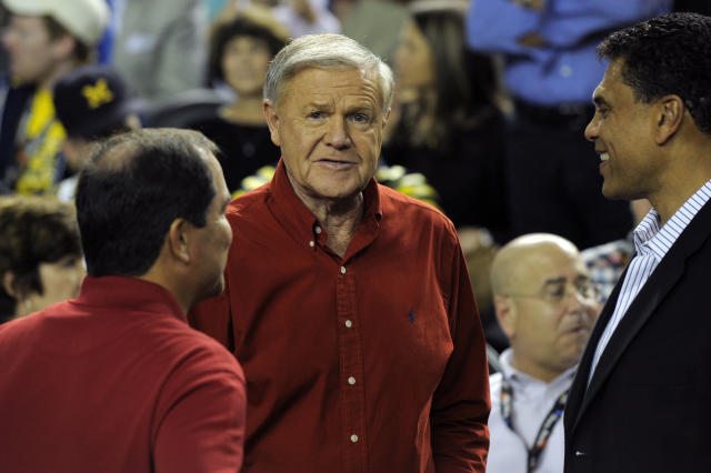 Denny Crum signed Louisville Cardinals Basketball Coaching 8x10 Photo-  Pristine Auctions LOA