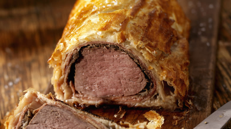 sliced beef Wellington