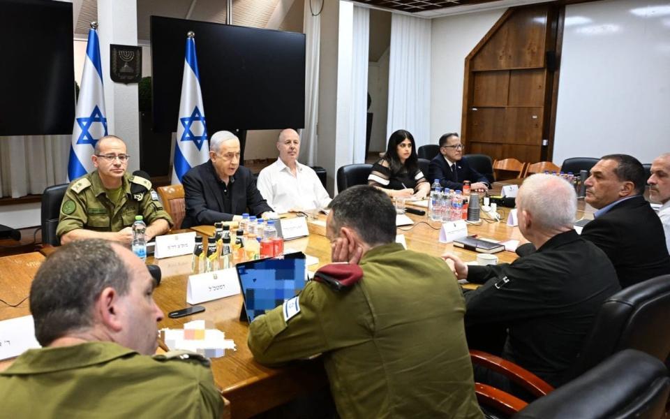 Benjamin Netanyahu chairs a security meeting of his cabinet