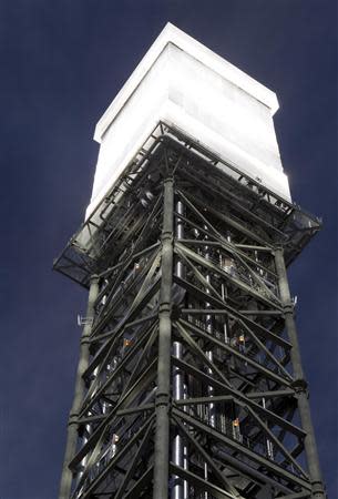 Sunlight is concentrated onto a boiler in Tower One during the grand opening of the Ivanpah Solar Electric Generating System in the Mojave Desert near the California-Nevada border February 13, 2014. REUTERS/Steve Marcus