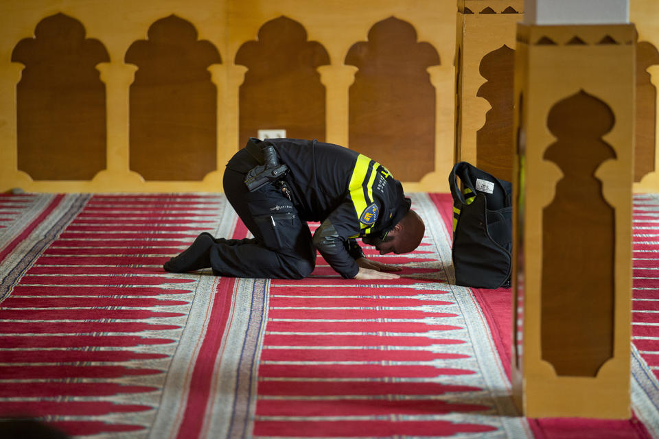 Prays at the Al Kabir mosque