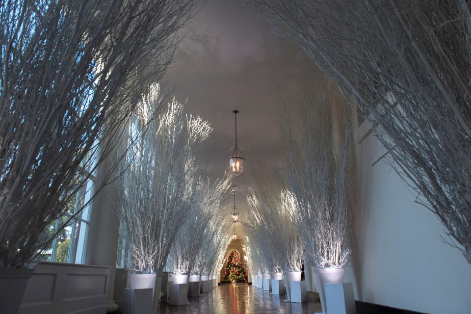 <p>Christmas decorations are seen in the East Wing during a preview of holiday decorations at the White House in Washington, D.C., Nov. 27, 2017. (Photo: Saul Loeb/AFP/Getty Images) </p>