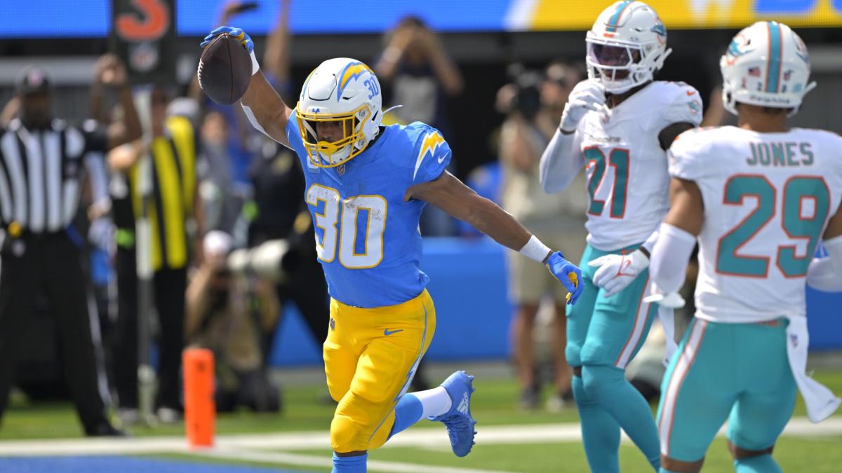 Chargers RB Austin Ekeler 'efficiently' moving through ankle rehab: 'I'm  doing everything I can to get back'