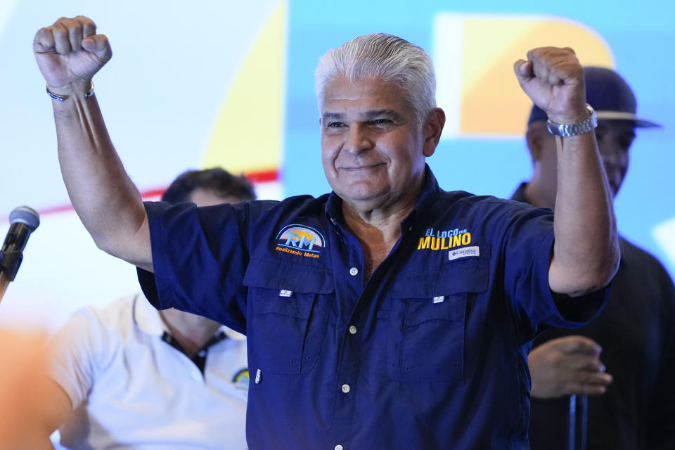 El candidato presidencial de Realizando Metas, José Raúl Mulino, celebra tras ganar las elecciones generales, en Ciudad de Panamá, el domingo 5 de mayo de 2024. (AP Foto/Matías Delacroix)