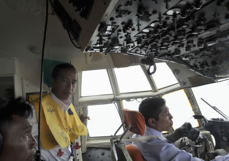 Indonesian President Joko Widodo (C) oversees the aerial search operation for missing AirAsia Flight QZ8501, on board a Hercules over the sea south of Pangkalan Bun, central Kalimantan December 30, 2014 in this photo taken by Antara Foto. REUTERS/Antara Foto/Andika Wahyu