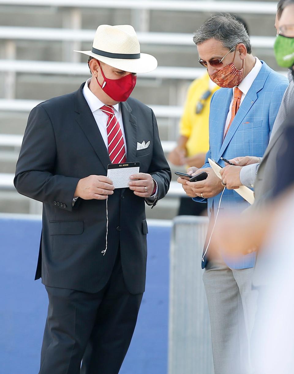 OU athletic director Joe Castiglione talks with UT's Chris Del Conte before the 2020 Red River Showdown in Dallas.