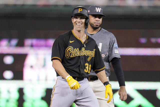 Pirates 33-year-old rookie Drew Maggi knocks first career big league hit -  BVM Sports