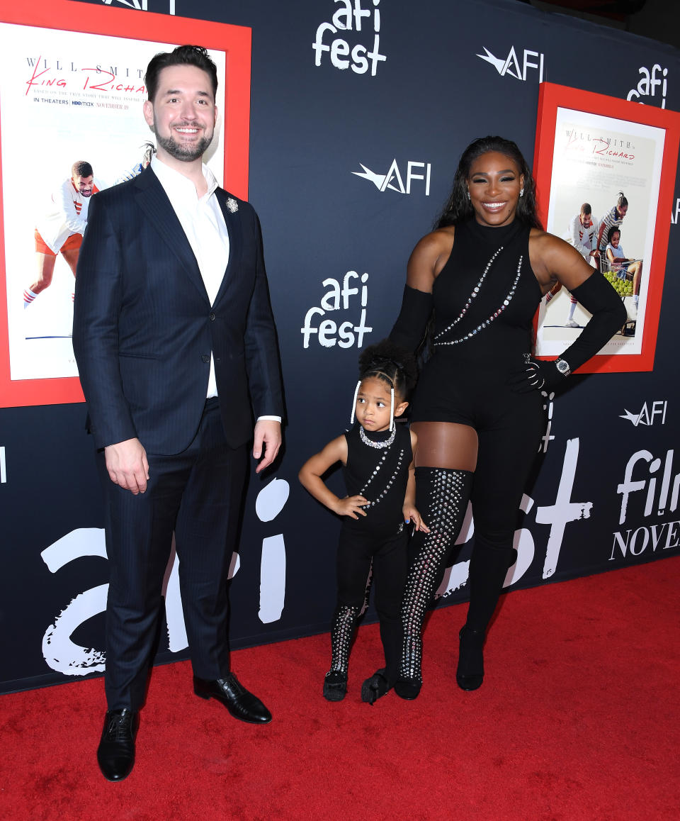HOLLYWOOD, CALIFORNIA - NOVEMBER 14: Alexis Ohanian, Olympia Ohanian Jr, and Serena Williams arrives at the 2021 AFI Fest: Closing Night Premiere Of Warner Bros. "King Richard" at TCL Chinese Theatre on November 14, 2021 in Hollywood, California. (Photo by Steve Granitz/WireImage )