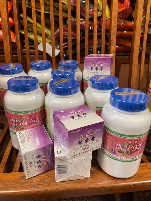 莊春仁製藥涉製偽藥  嘉市1藥房有進貨已下架 衛福部8日公布台南市莊春仁生物科技製藥涉嫌製造 偽藥，嘉義市有一家藥房進貨，衛生局派員稽查，發 現有5項商品共43瓶，立即請業者封存下架，並於外 箱註明下架回收，等候上游廠商回收。 （嘉義市衛生局提供）  中央社記者姜宜菁傳真  113年6月8日 