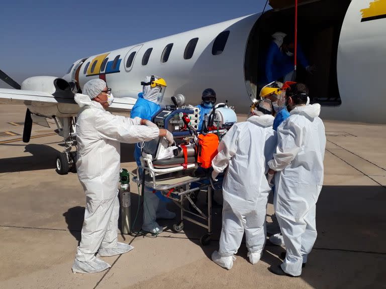 En cada vuelo sanitario viaja personal médico y enfermero