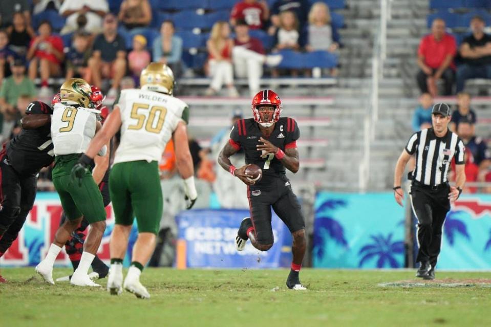 FAU quarterback N'Kosi Perry runs the ball against Alabama-Birmingham during Saturday's win in Boca Raton.