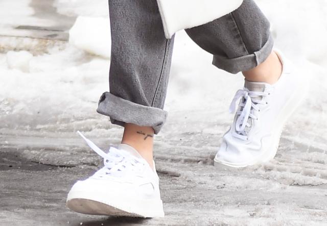 Hailey Baldwin Braves the Cold in a Head-Turning Off-White Coat With Classic Sneakers