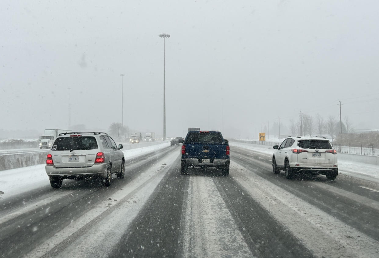 Snow squalls threaten Ontario’s holiday weekend travel