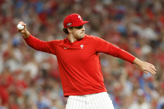 Phillies Not Ruling Out Hoskins for NLCS