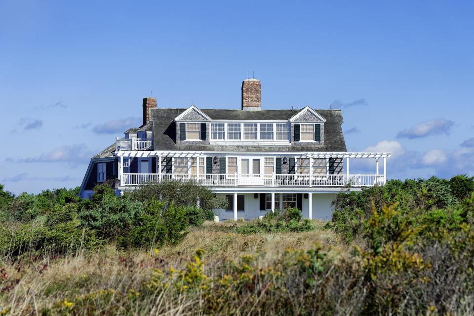 MARTHA'S VINEYARD, EDGARTOWN, MASSACHUSETTS, UNITED STATES - 2012/10/01: Stately summer beach house, South Beach. (Photo by John Greim/LightRocket via Getty Images)