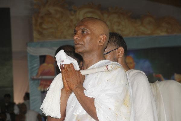 Bhanwar Doshi devino monje jainita durante una ceremonio diksha en Ahmedabad, el 31 de mayo de 2015.. (Photo: IANS)