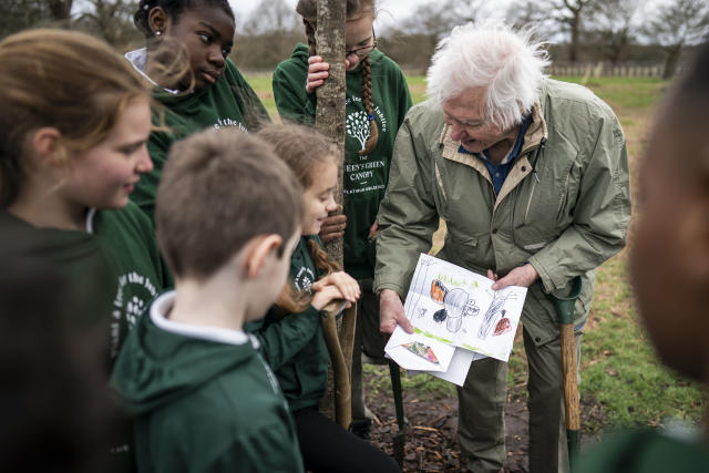 Sir David Attenborough with the youngsters 