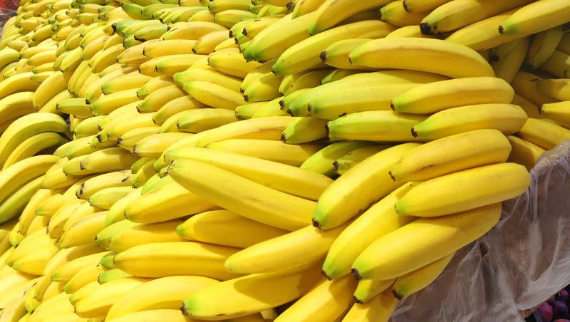 Foods such as bananas can aid in relieving the uncomfortable symptoms of bloating and gas.