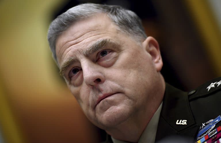 El jefe del Estado Mayor Conjunto de EEUU, el general Mark Milley, durante una audiencia con legisladores el 29 de septiembre de 2021. Milley dio positivo a COVID-19, se informó el 17 de enero de 2022. (Olivier Douliery/Pool via AP, File)