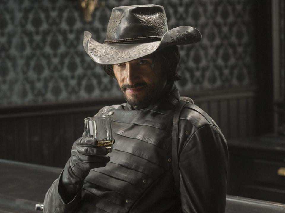 Hector Escaton in bar Westworld John P. Johnson HBO