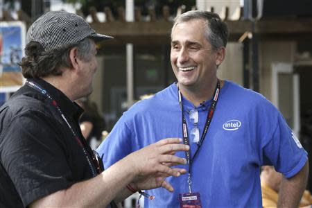 Intel CEO Brian Krzanich (R) speaks to Maker Media CEO Dale Dougherty at the Maker's Faire in San Mateo, California May 17, 2014. REUTERS/Elijah Nouvelage