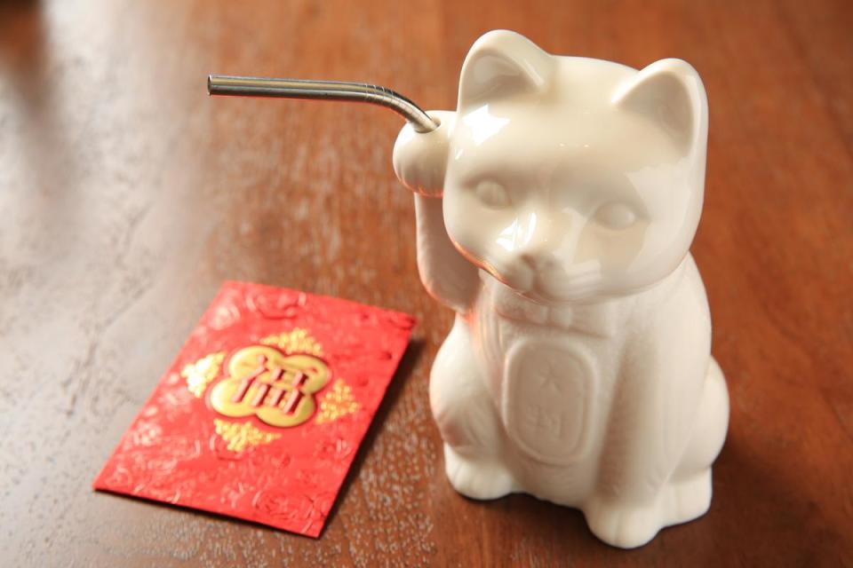 「Lucky Cat」是Red Sugar的招牌飲品，喝起來像加了酒精的優格，容易喝也容易醉。（港幣138元／杯，約NT$535）