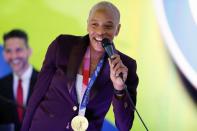 La medallista de oro de los Juegos Olímpicos de Tokio 2020, Yulimar Rojas, se dirige a los medios de comunicación en Caracas