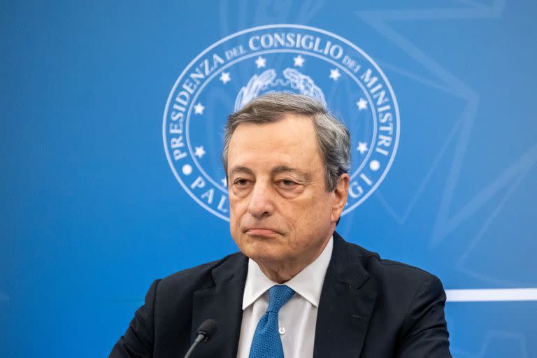 El primer ministro italiano, Mario Draghi, habla durante una conferencia de prensa al final del Consejo de Ministros