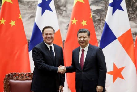 Panama’s President Juan Carlos Varela (L) shakes hands with China's President Xi Jinping during a signing ceremony in Beijing, China November 17, 2017. REUTERS/Jason Lee