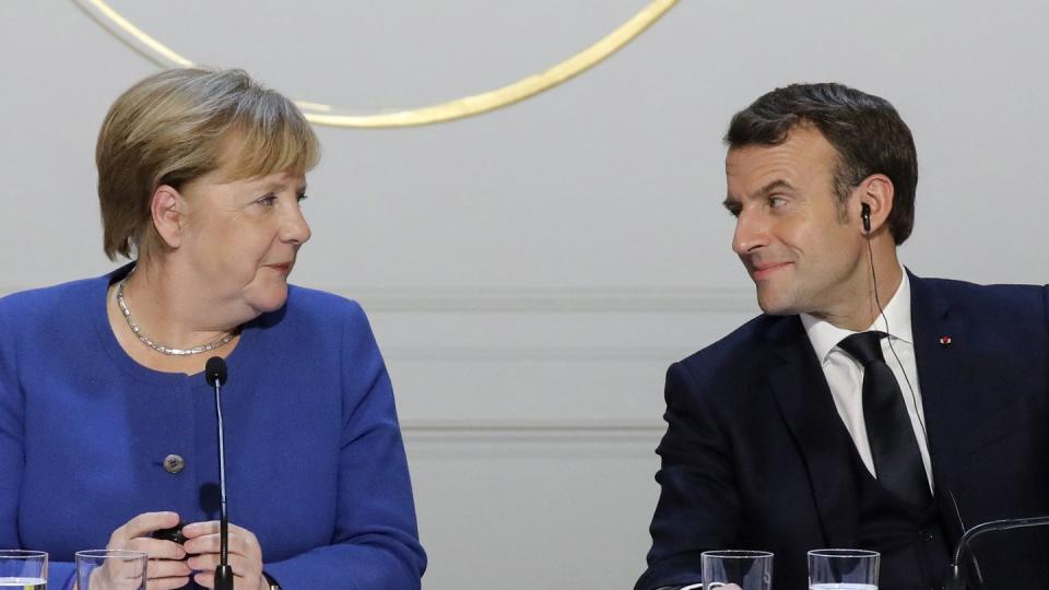 Angela Merkel und Emmanuel Macron starteten eine gemeinsame Initiative für den Wiederaufbau in Europa - die «Sparsamen Vier» Österreich, Schweden, Dänemark und die Niederlande gehen auf Konfrontationskurs (Archiv).