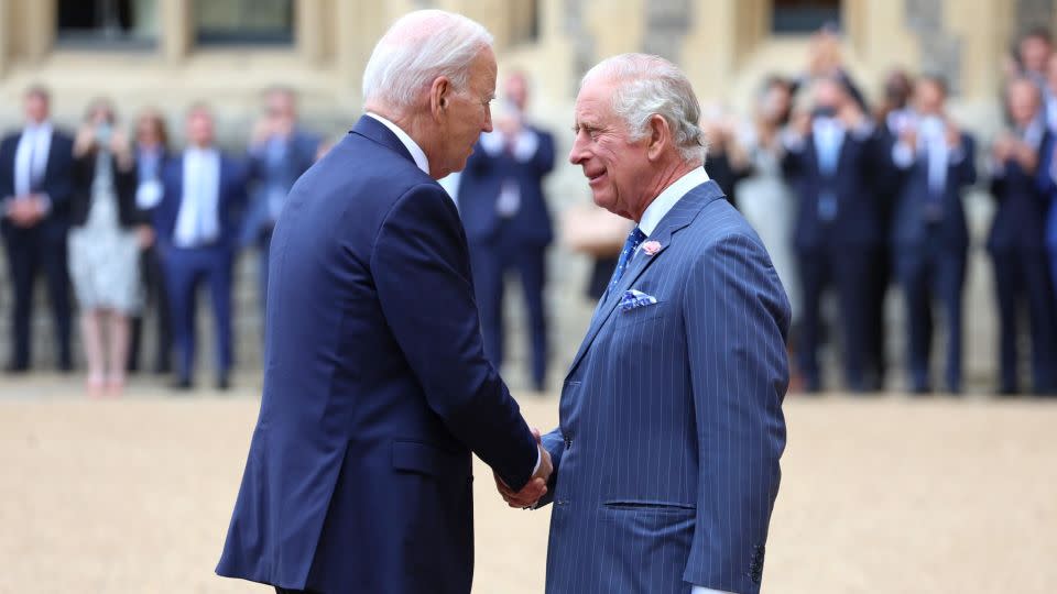 WINDSOR, ENGLAND - JULY 10: The President of the United States, Joe Biden shakes hands with King Charles III in the Quadrangle at Windsor Castle on July 10, 2023 in Windsor, England. - Chris Jackson/Pool/Getty Images