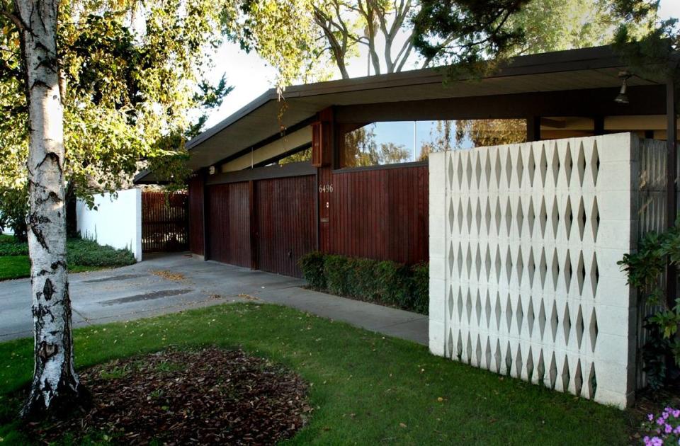 An Eichler home in South Land Park in 2004.