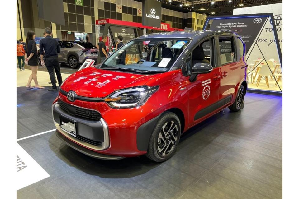 2023-toyota-sienta-1-5-hybrid