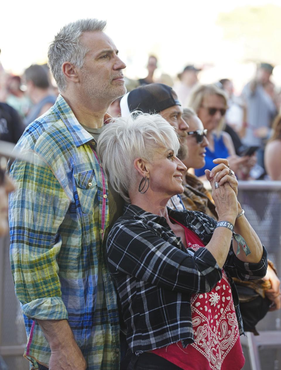 Former Cardinals quarterback Kurt Warner and his wife Brenda Warner listen to Nate Smith at Country Thunder Music Festival near Florence on April 14, 2023.