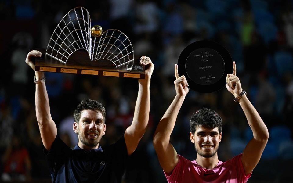 Norrie y Alcaraz posan con sus trofeos - AFP