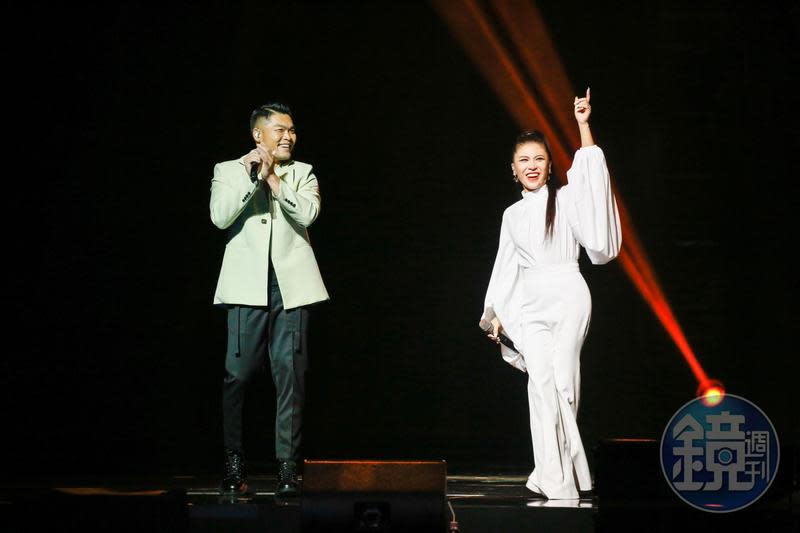 李玖哲當艾怡良演唱會嘉賓，一起合唱新歌〈痛感〉。