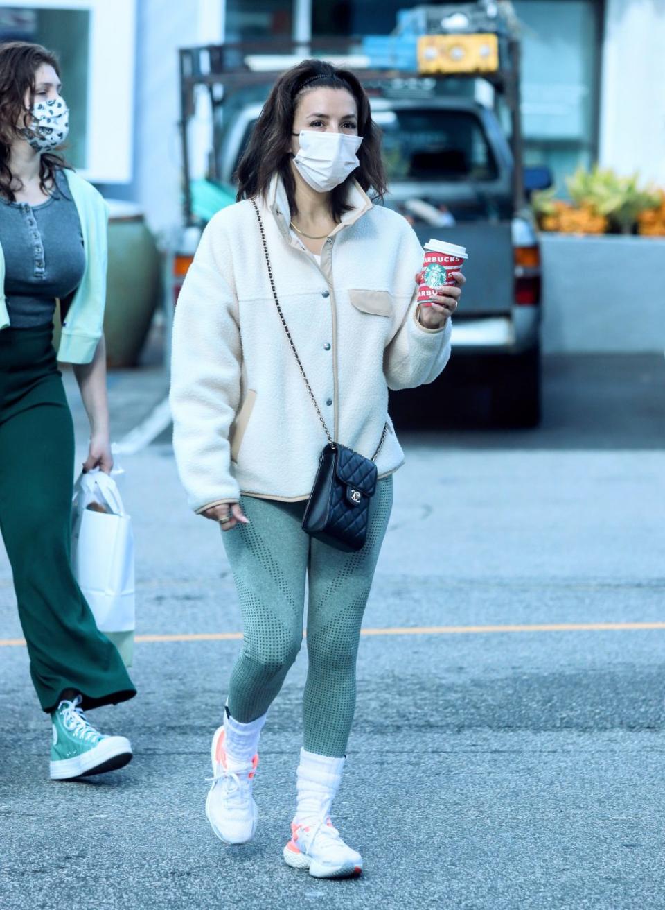 Eva Longoria spotted in fleece jacket, leggings and Nike sneakers while holiday shopping on Dec 28, 2021. - Credit: APEX / MEGA