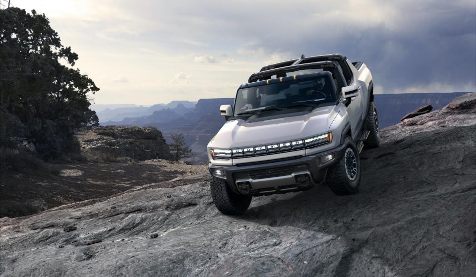 2022 GMC HUMMER EV 001